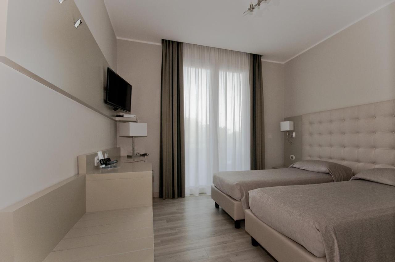 Hotel San Francesco Borgomanero Δωμάτιο φωτογραφία