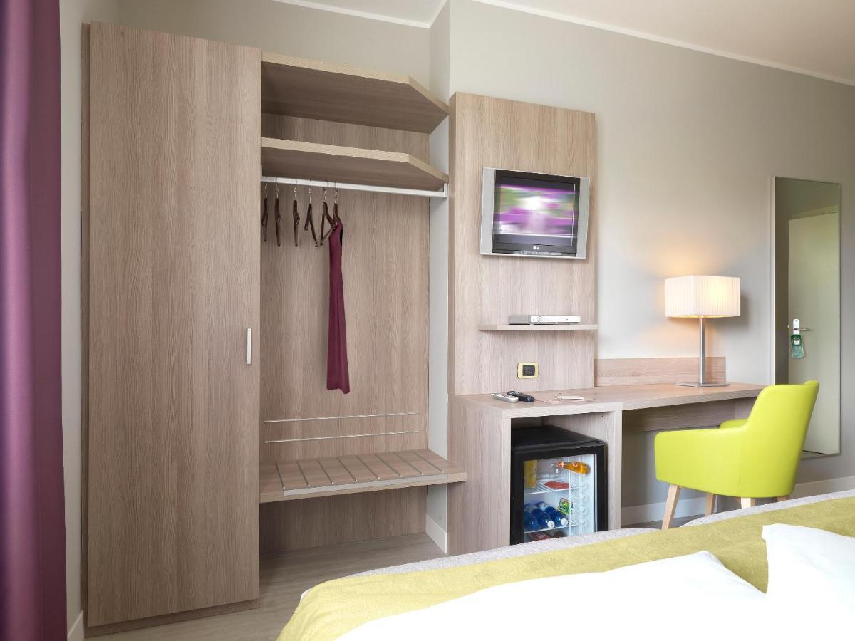 Hotel San Francesco Borgomanero Δωμάτιο φωτογραφία